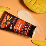 Un gel-crème définisseur de boucles  de la marque centifolia avec des morceaux de mangues