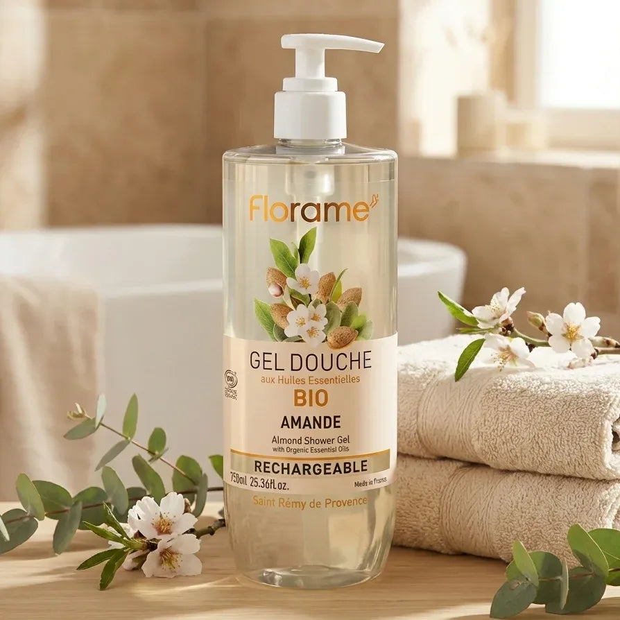 Gel douche amande bio Florame 750ml en flacon blanc sur fond spa minimaliste