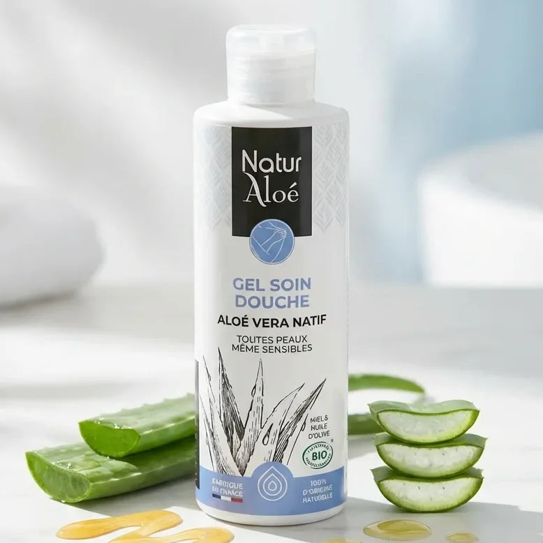 Gel douche bio Naturaloé 200ml avec aloe vera, miel et huile d'olive sur marbre blanc