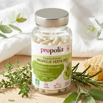 Gélules de propolis verte bio Propolia sur plan de travail wellness avec éléments naturels