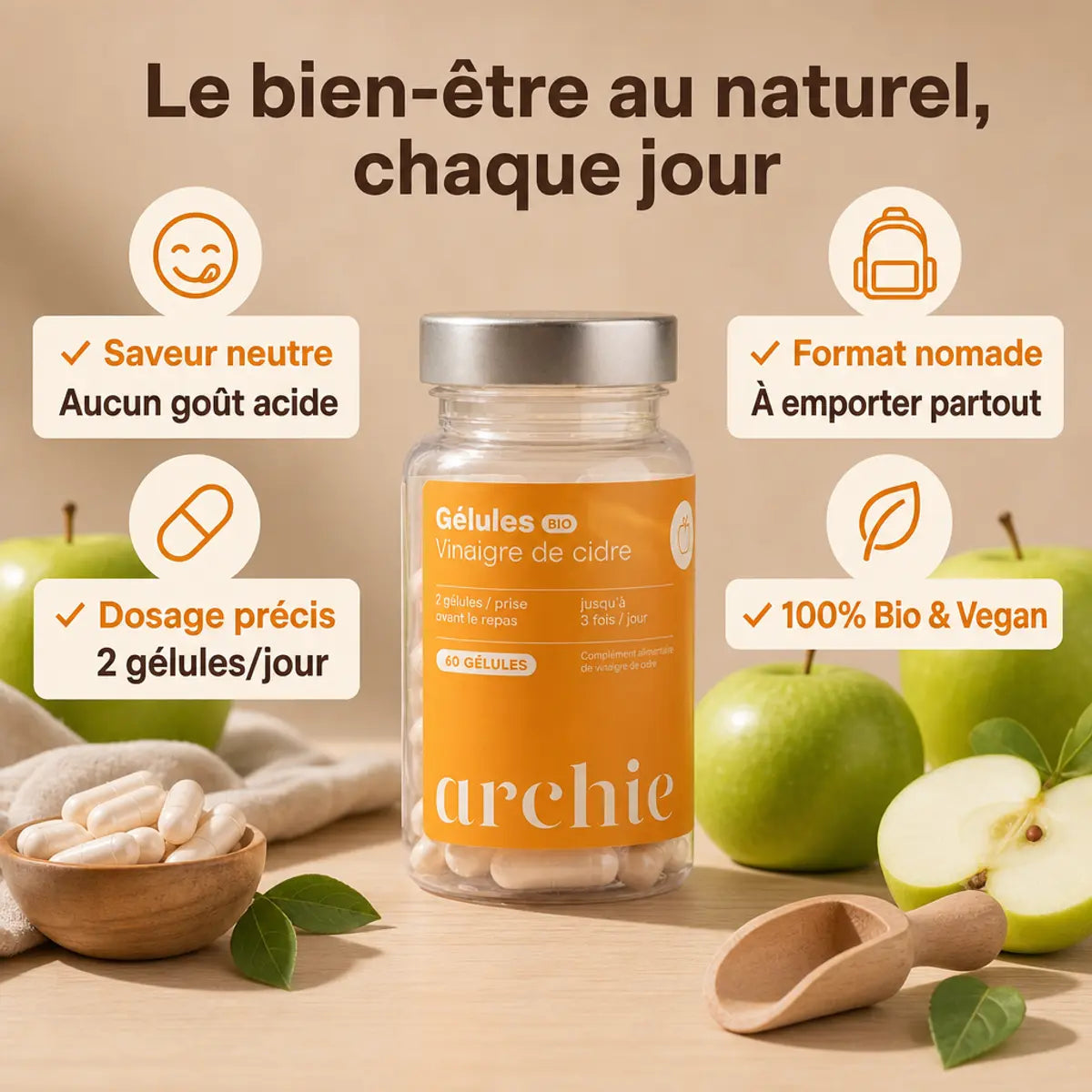 Gélules vinaigre cidre bio Archie 60 capsules avec bénéfices, pommes vertes et accessoires bois sur fond beige