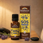 Granules Fleurs de Bach SOS Secours Nuit bio Biofloral sur table de nuit avec lavande et pierres lisses