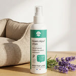Spray répulsif chiens Green Repul' lavande 250ml sur lit pour chien avec fleurs lavande