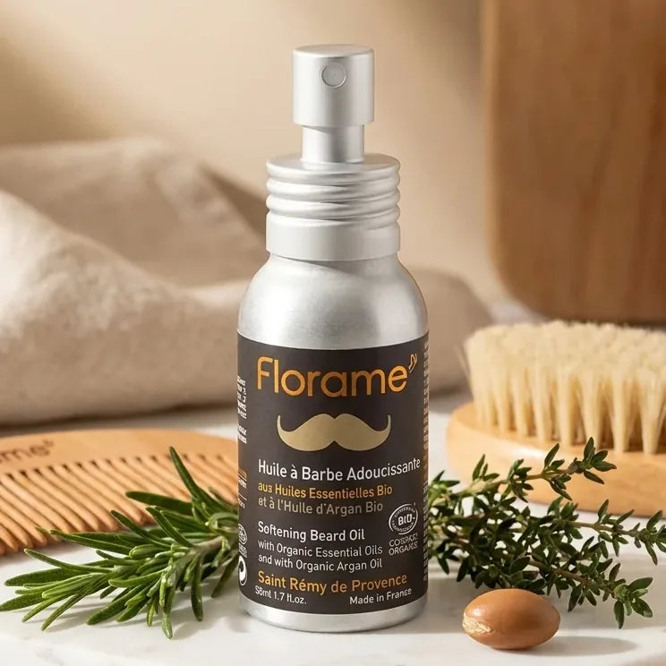 Huile à barbe bio Florame 50ml avec setup grooming minimaliste et éléments naturels