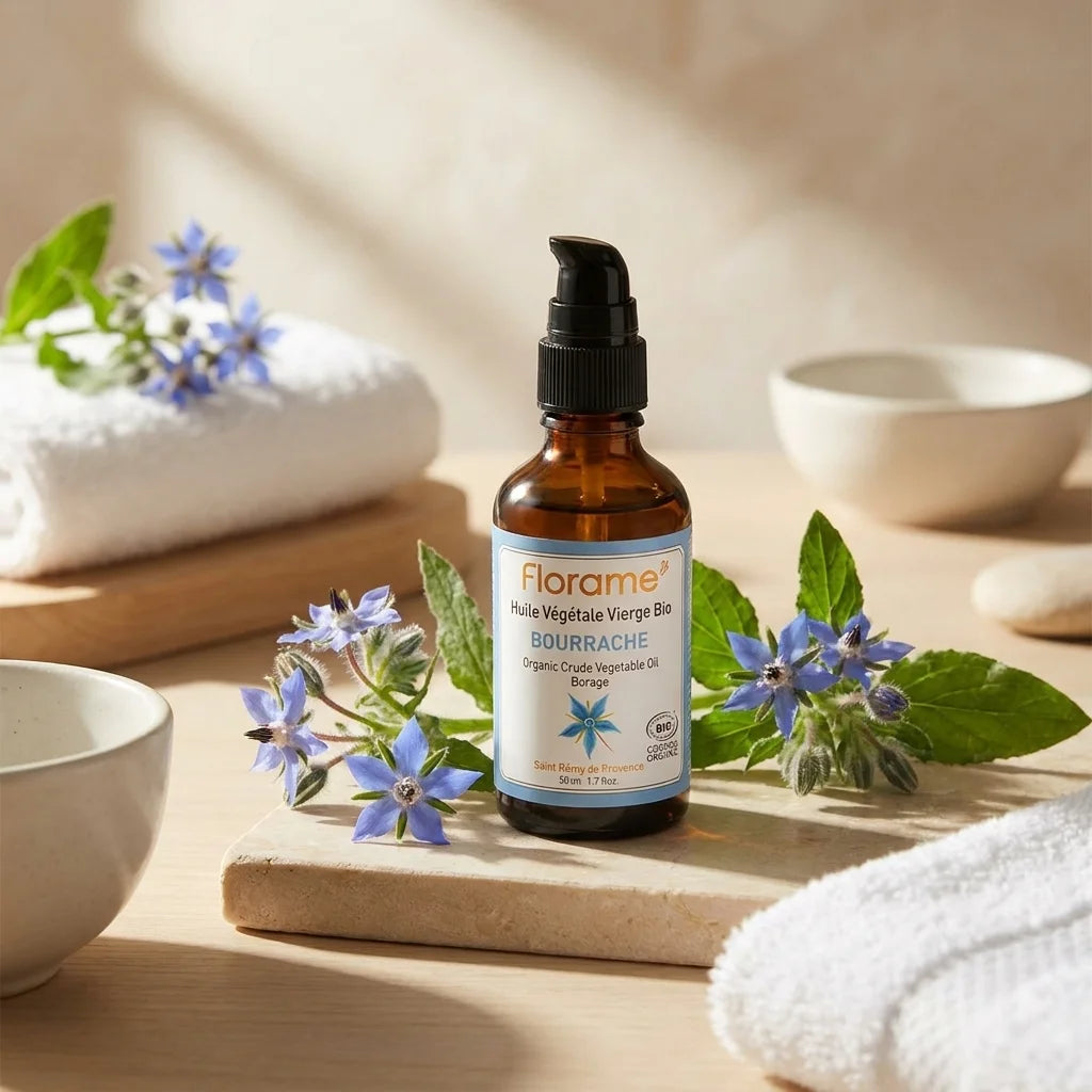 Flacon Huile de Bourrache Bio Florame 50ml avec fleurs de bourrache fraîches en ambiance spa