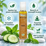 Huile de massage bio Pitta Ayur-Vana 100 ml, flacon blanc à pompe, entourée de bénéfices : peaux sensibles, fraîcheur et détente