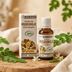 Huile de Moringa bio 30ml LT Labo sur surface bois avec feuilles fraîches