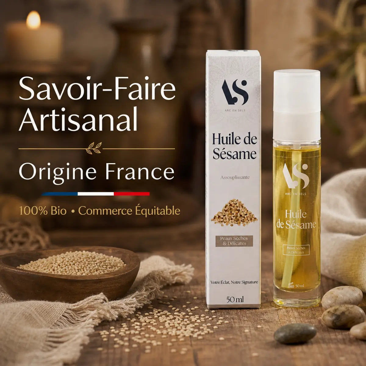 Huile de sésame Arc en Sels 50ml bio équitable sur surface bois avec graines de sésame