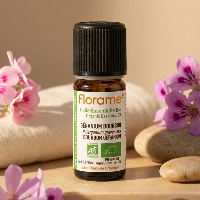 Huile essentielle géranium bourbon bio Florame 5ml flacon ambré avec fleurs et pierres spa