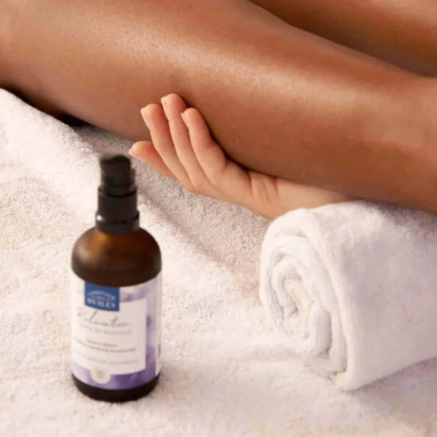 Image d'ambiance de l'huile de massage relaxation de chez Comptoir Des Huiles