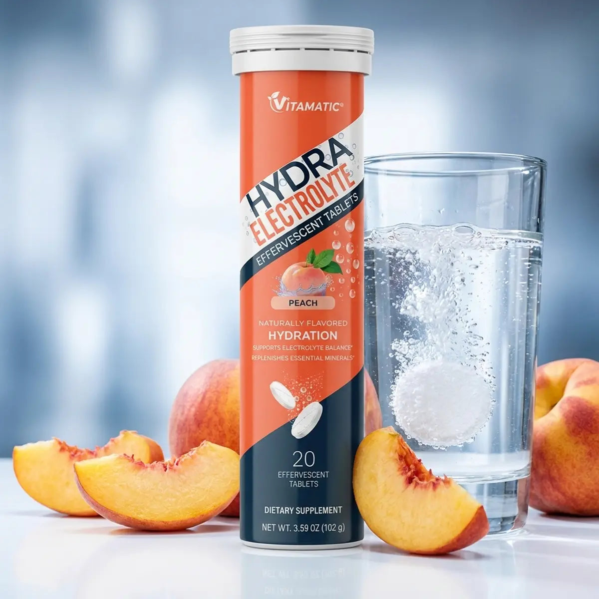 Hydrafresh Pêche comprimés effervescents dans verre d'eau avec bulles et tranches de pêche
