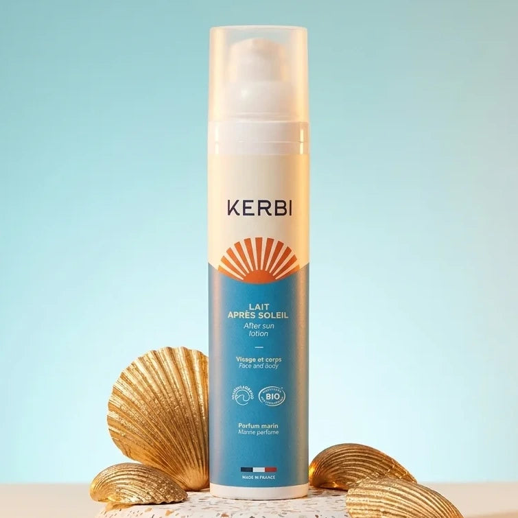 Lait après soleil Kerbi 50g hydratant sur plateforme pierre avec coquillages dorés