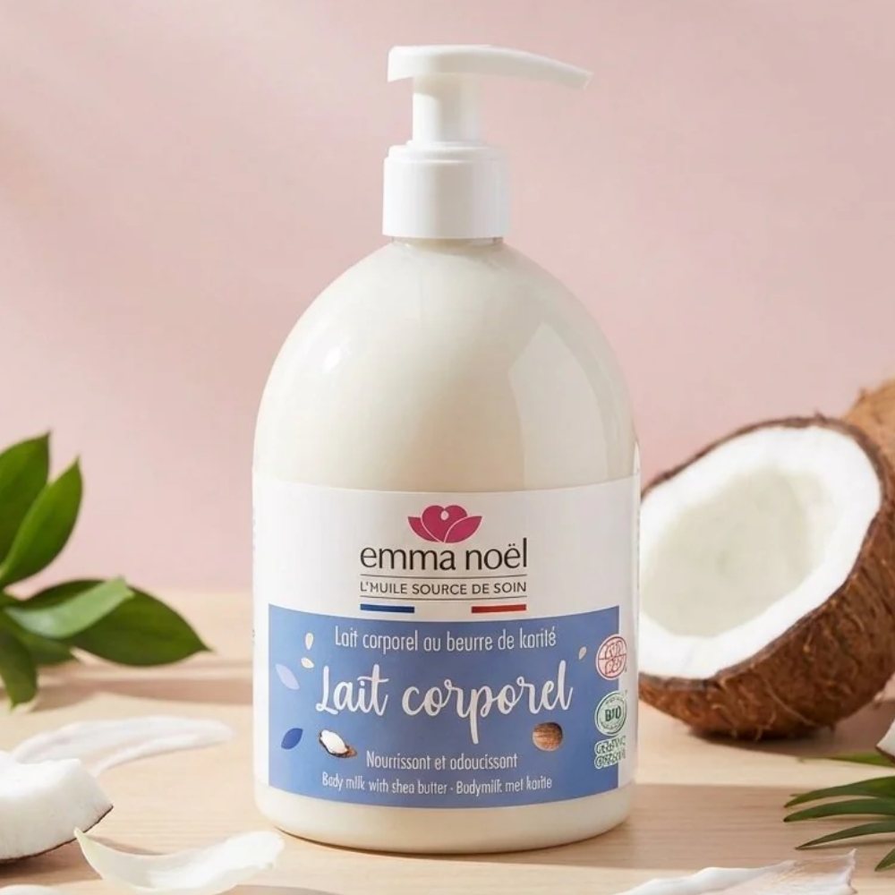 Lait corporel Coco Emma Noël 500ml avec élément botaniques, fond rose spa