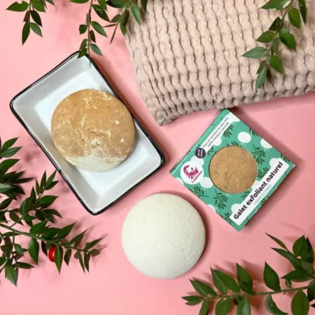 Un Galet exfoliant naturel corps & visage Lamazuna usagé