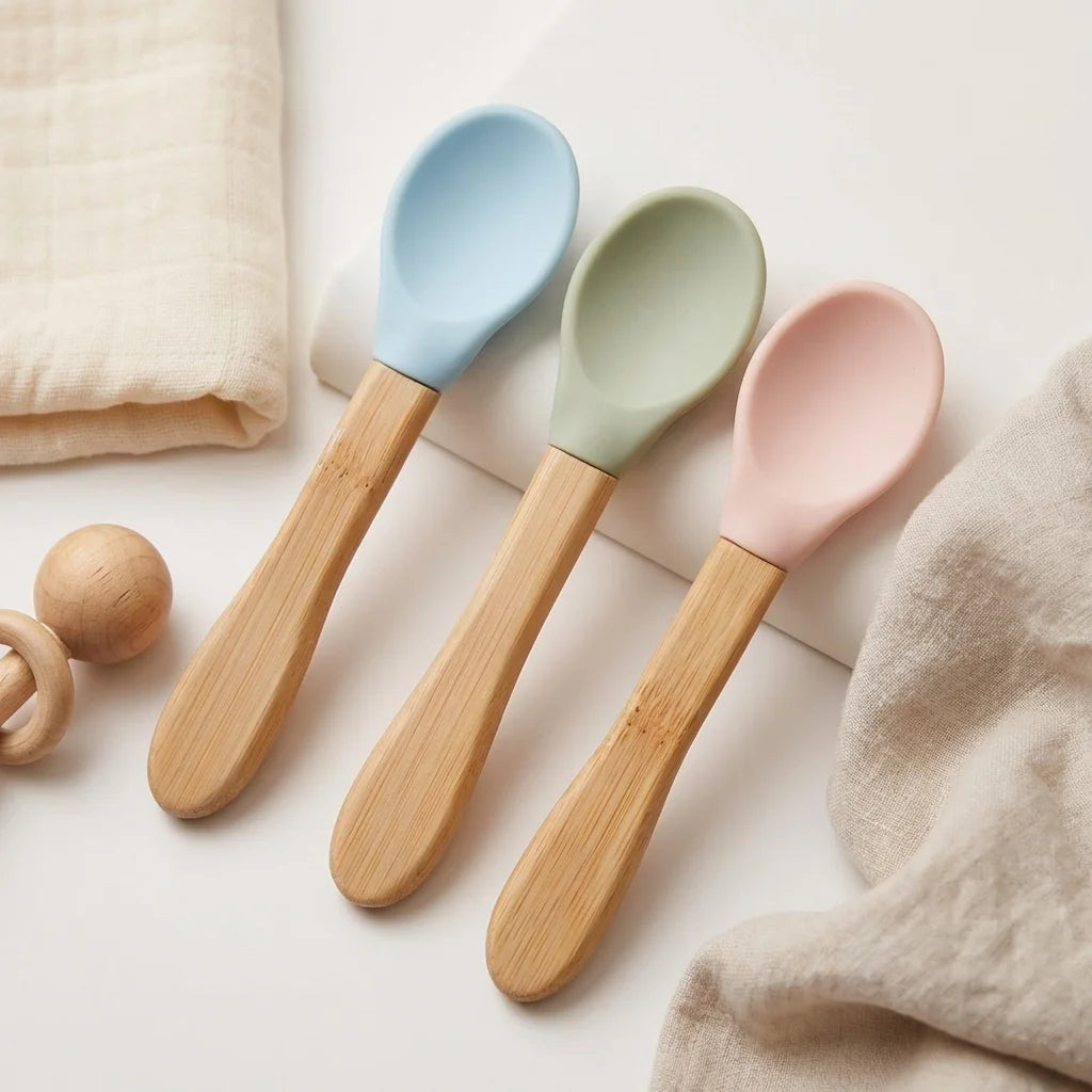 Lot 3 cuillères bébé bambou silicone couleurs pastel Cap Bambou bleu vert rose