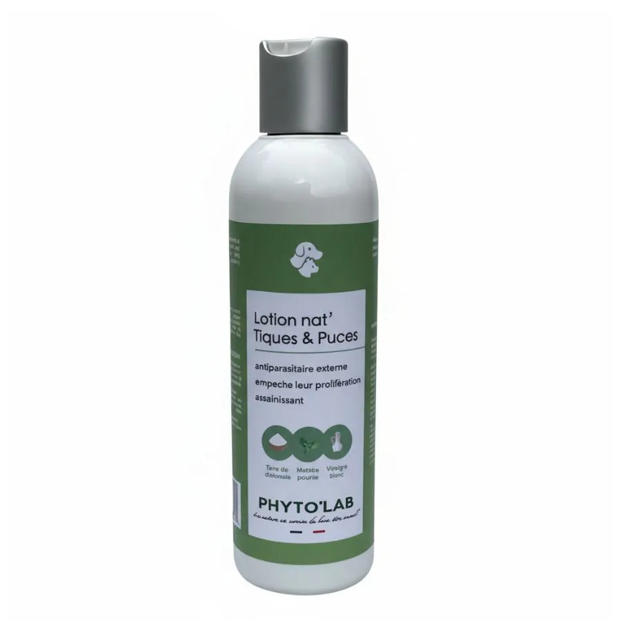 Une lotion nat' tiques et puces de la marque Phyto'Lab