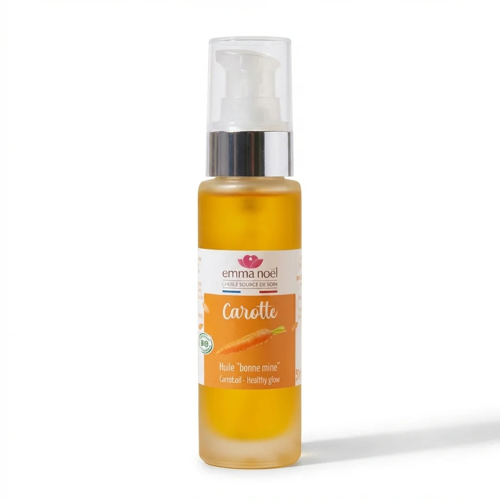 Macérat huileux de carotte bio Emma Noël 50 mL - Flacon spray pompe doré sur fond blanc
