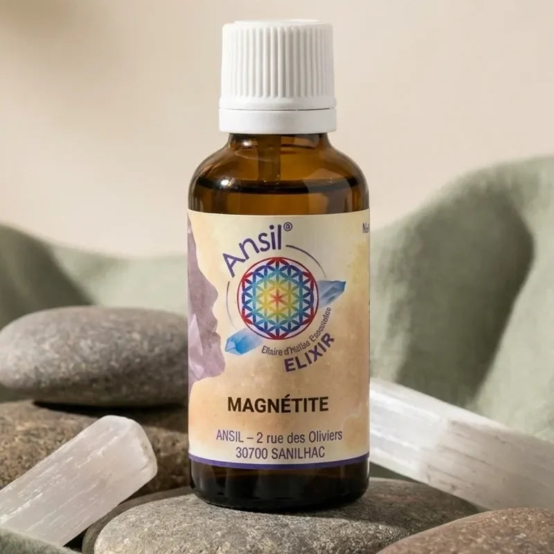Elixir de cristal Magnétite Ansil avec mandala fleur de vie, entouré de cristaux et pierres bien-être