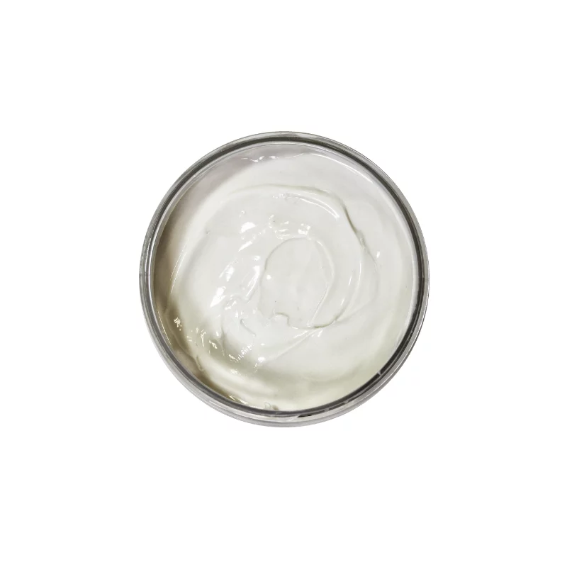 Vue de dessus d'un pot ouvert de Masque cheveux Bio Karité, Miel & Huile d'avocat Propolia