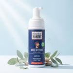 Mousse nettoyante Blondépil 150ml pour visage et barbe avec fond blanc et bleu dégradé