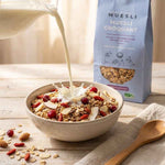 un bol de muesli croquant avec du lait