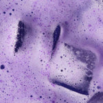 des glaçons dans une boisson ube latte