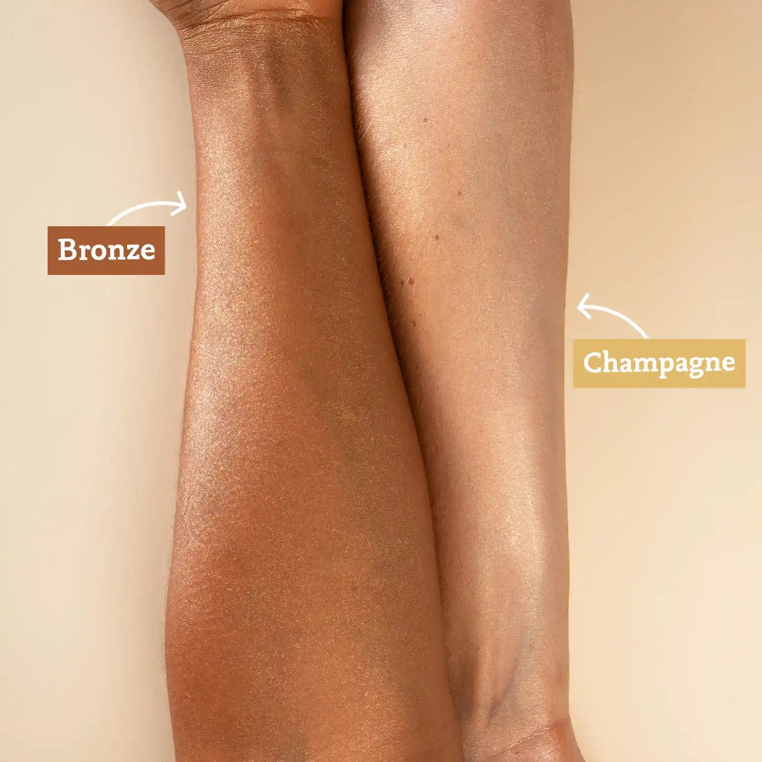 Comparatif de rendu entre la teinte champagne et la teinte bronze, de l'huile pailletée corps & visage de la marque Comme Avant
