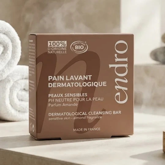Pain lavant dermatologique Endro 85ml sans parfum sur plan de toilette spa minimaliste