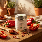 Paprika Fumé Bio 50g Place des épices avec poivrons frais et cuillère en bois