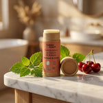 Parfum solide Comme Avant beurre kokum patchouli cerise sur marbre avec feuilles