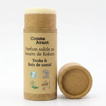 Parfum solide Comme Avant Tonka Bois de Santal 20g ouvert avec tube en liège sur fond blanc
