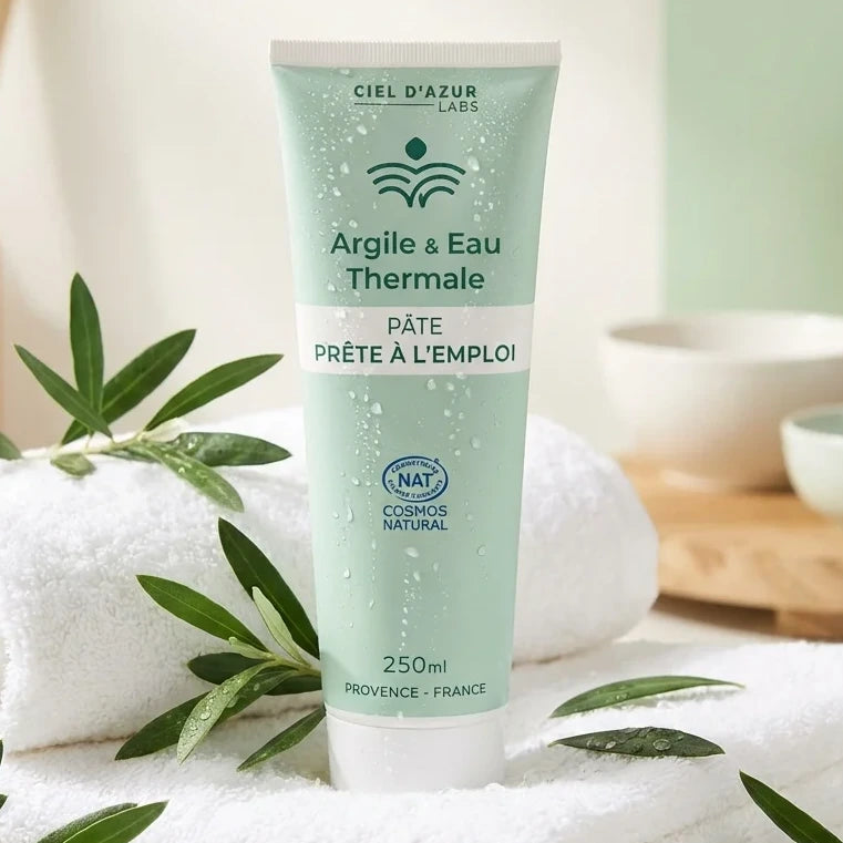 Tube de pâte argile 250ml Ciel d'Azur Labs avec feuilles vertes et gouttes d'eau thermale