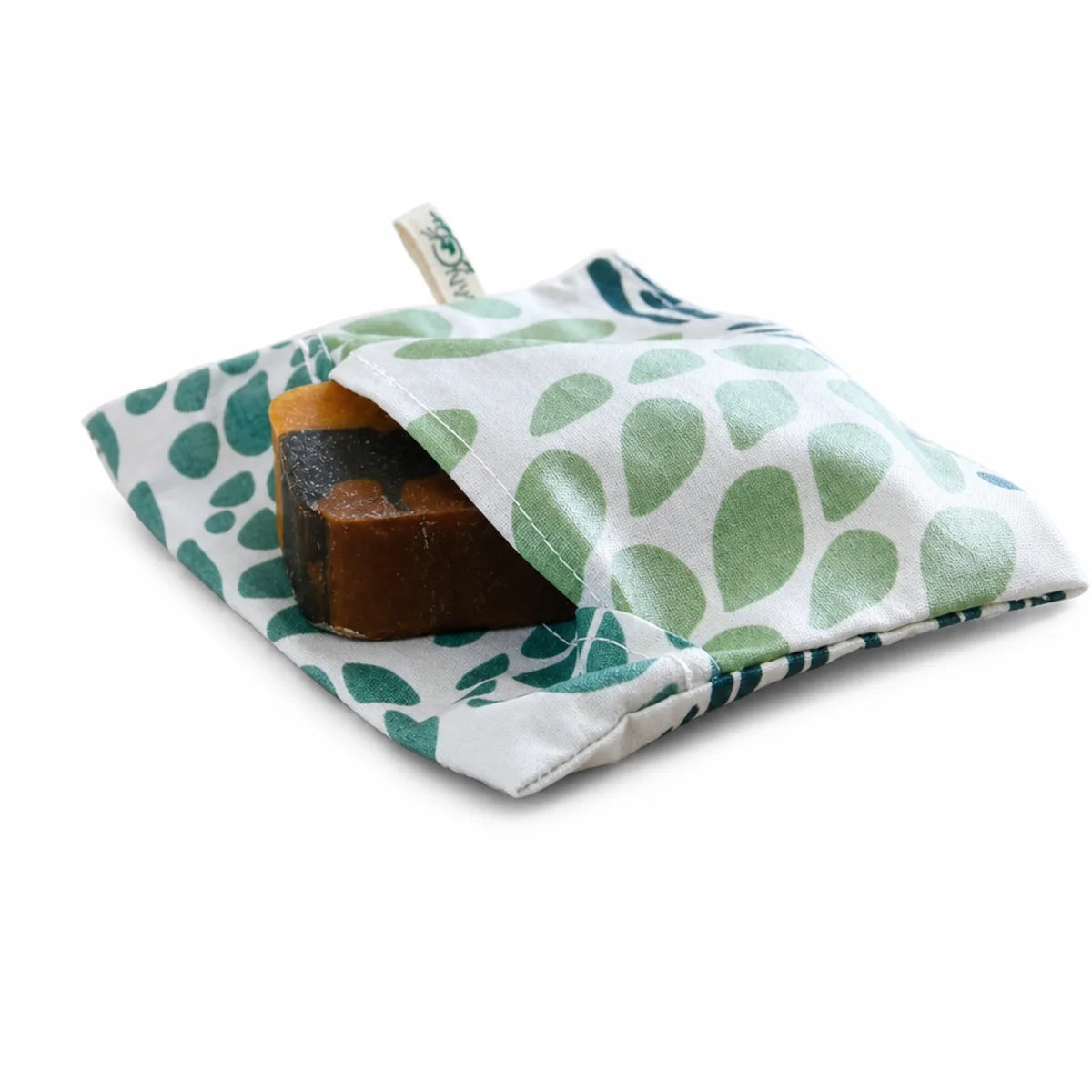 Pochette savon coton enduit Angie Be Green motif feuilles vert et blanc, 11x13cm