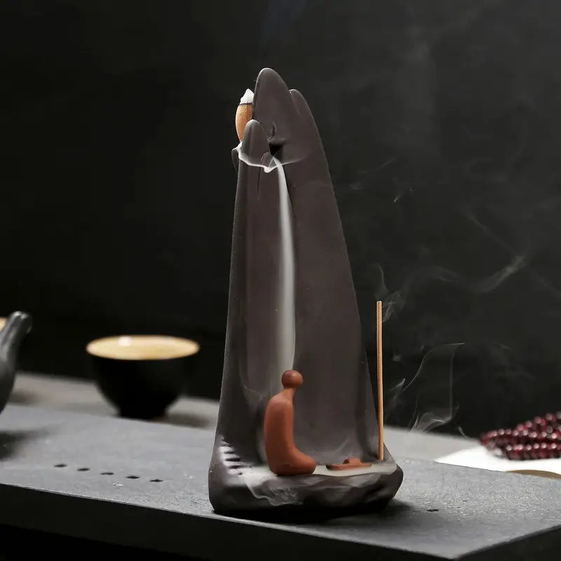 Un Porte-Encens pour cônes à reflux et bâtonnets en céramique