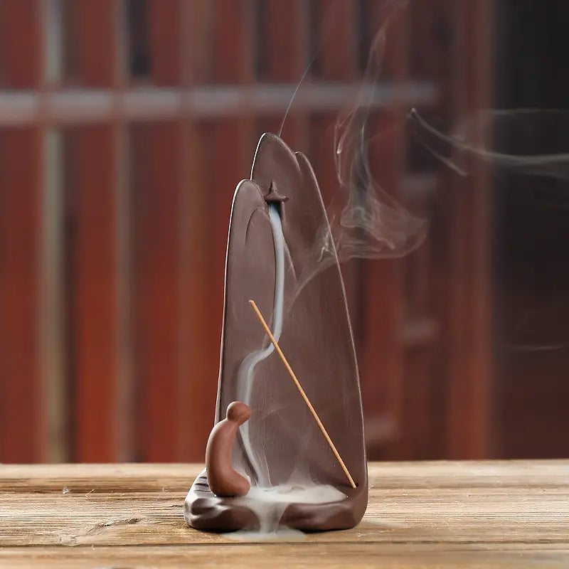 Un Porte-Encens pour cônes à reflux et bâtonnets en céramique