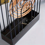 Zoom sur le collecteur de cendres du Porte encens en métal Noir pour Spirales et Bobines