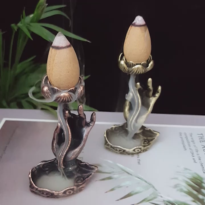 Vidéo de présentation de l'utilisation du bruleur d'encens cascade en forme de main de boudha