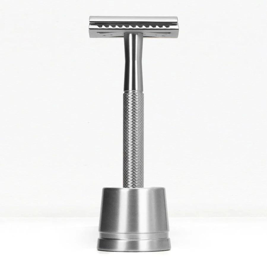 Un rasoir de sûreté avec socle de la marque Bambaw