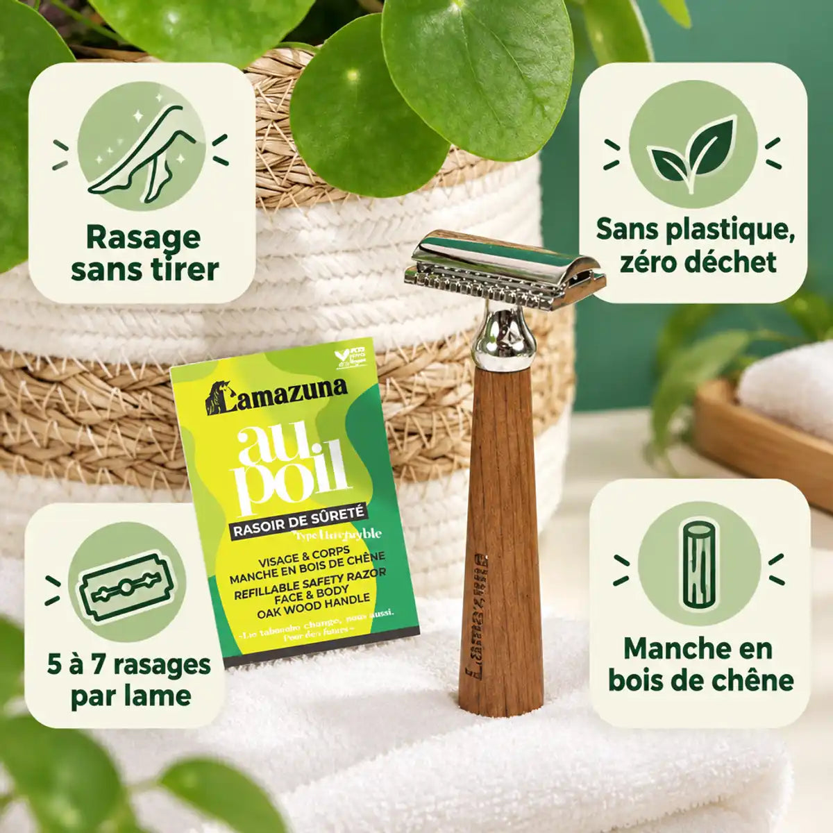Rasoir de sûreté rechargeable Lamazuna « Au Poil » avec emballage vert, posé sur une serviette blanche aux côtés d'un panier en osier et d'une plante verte