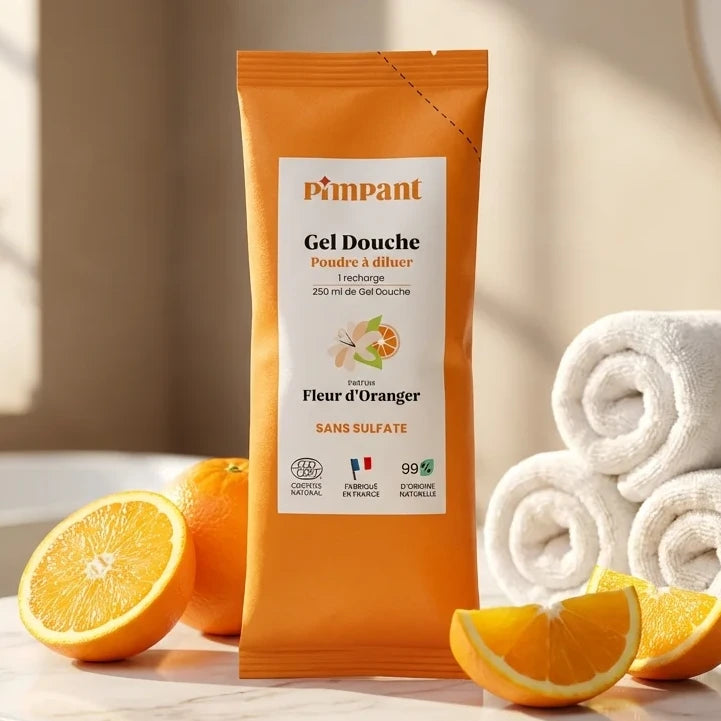 Recharge gel douche fleur d'oranger Pimpant sur vanité marbre avec serviettes blanches et tranches d'orange