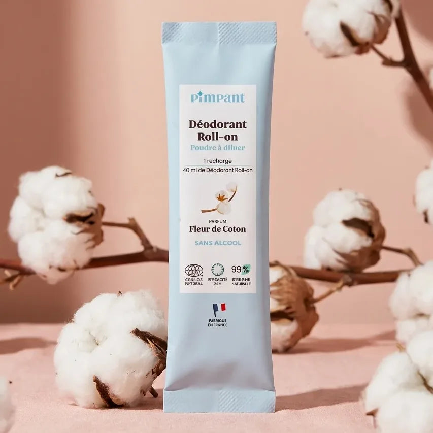 Recharge déodorant poudre Fleur de coton Pimpant avec fleurs de coton sur fond rose pastel