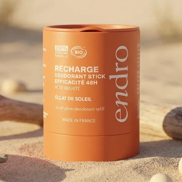 Recharge déodorant stick Éclat Soleil Endro sur surface beige minimaliste