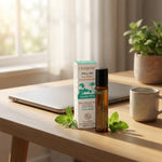 Roll-on Calme Tête Bio Florame 5ml sur bureau avec feuilles de menthe fraîche