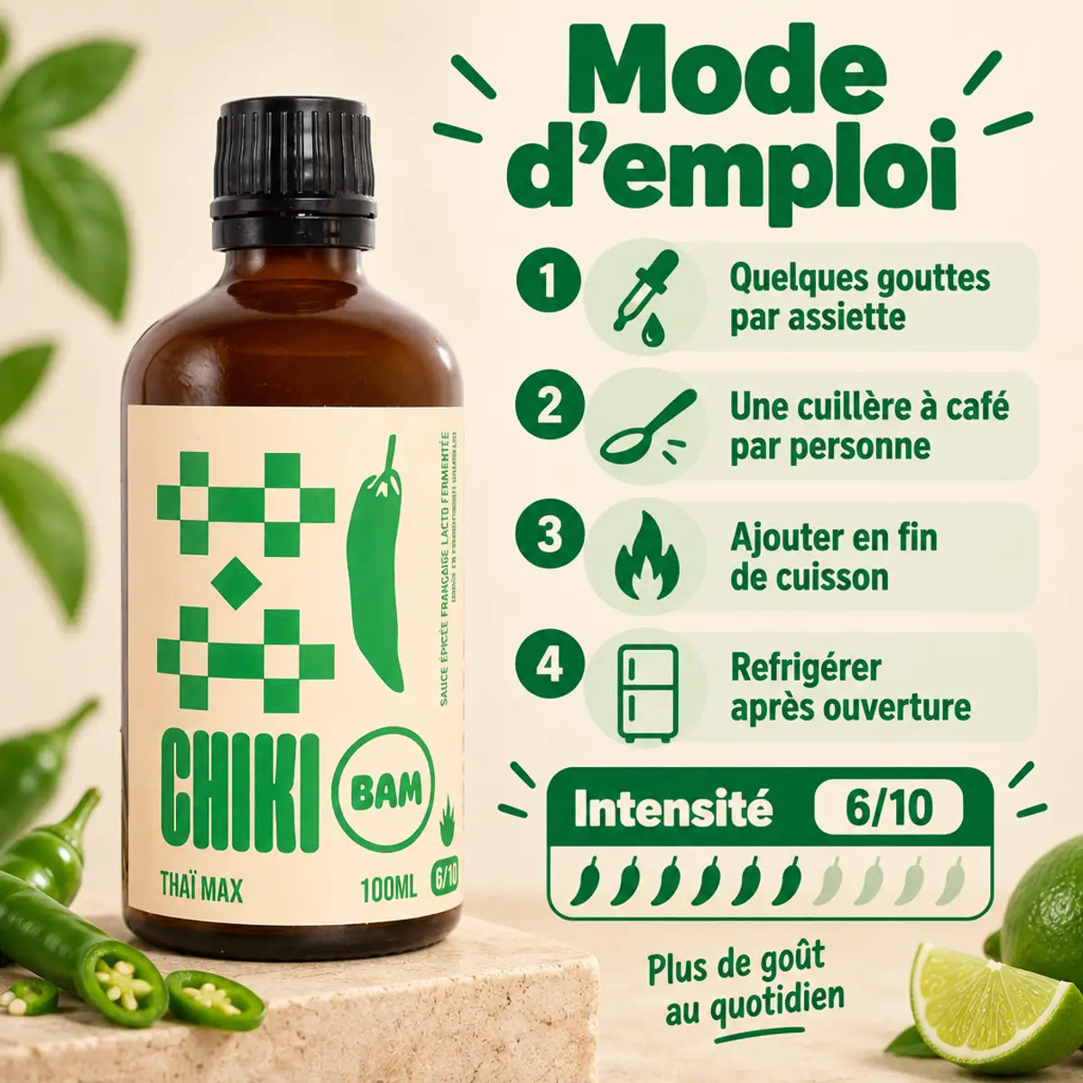 Sauce piquante bio Thaï Max 6/10 Chiki Bam 100 mL, flacon ambré, et mode d'emploi en 4 étapes sur fond crème