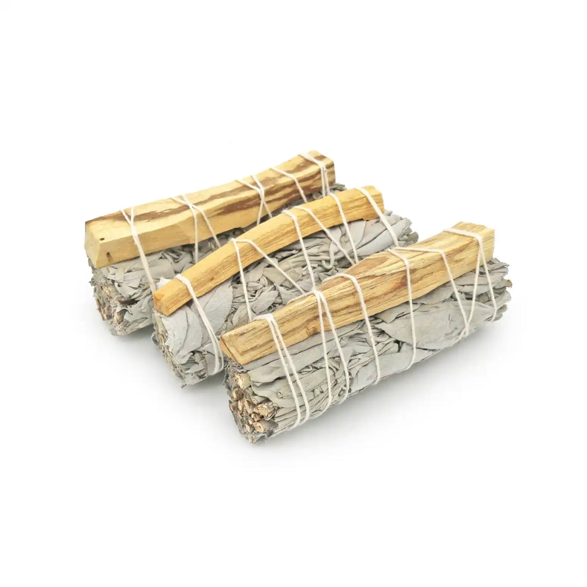 Une Sauge blanche avec un bâtonnet Palo Santo