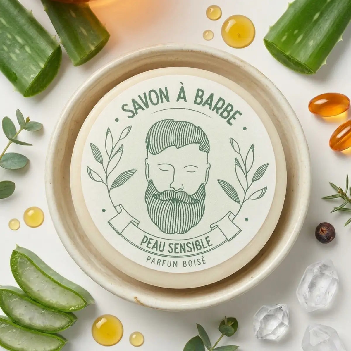 Savon à barbe peau sensible dans bol céramique avec aloe vera et huile dorée