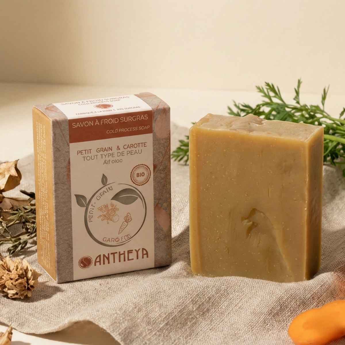 Un savon petit grain et carotte tout type de peau, de la marque Antheya