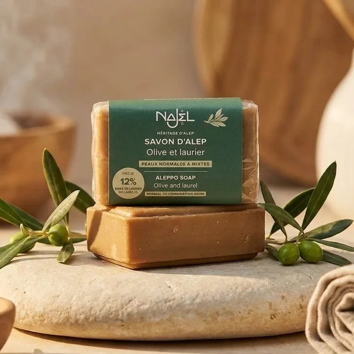 Savon d'Alep Najel 12% huile de baies de laurier 100g dans un décor spa wellness naturel