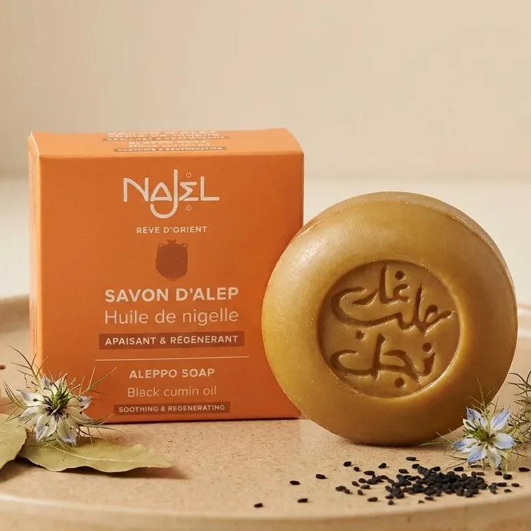 Savon d'Alep Najel à l'huile de nigelle 100g packaging doré sur fond neutre