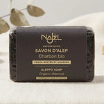 Savon d'Alep au Charbon Bio Najel 100g sur fond neutre minimaliste